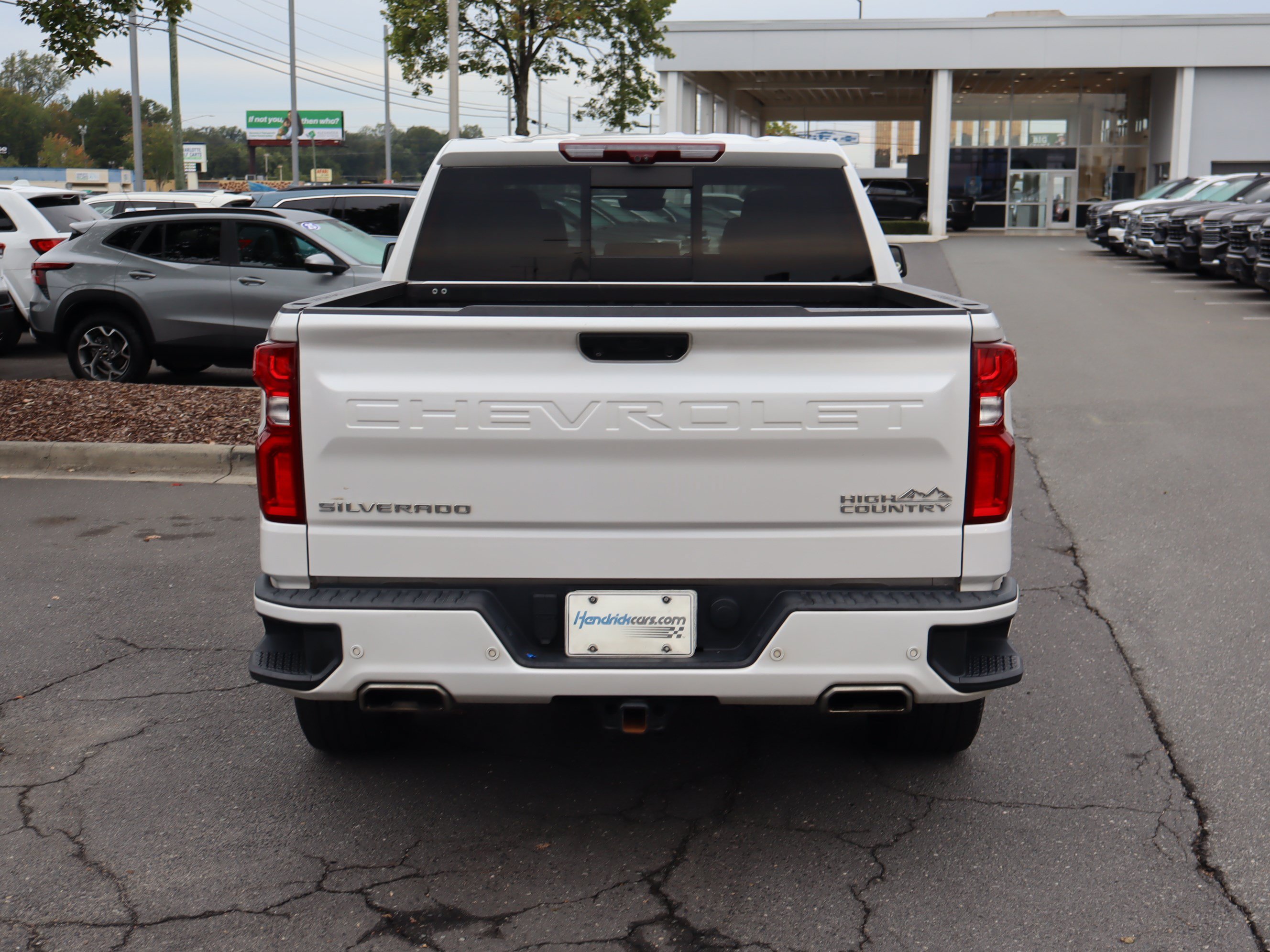 Used 2023 Chevrolet Silverado 1500 High Country w/ High Country Premium Package AWD/4WD image 9