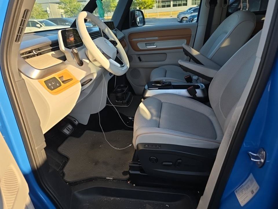 Used 2025 Volkswagen ID. Buzz Pro S Plus RWD image 3