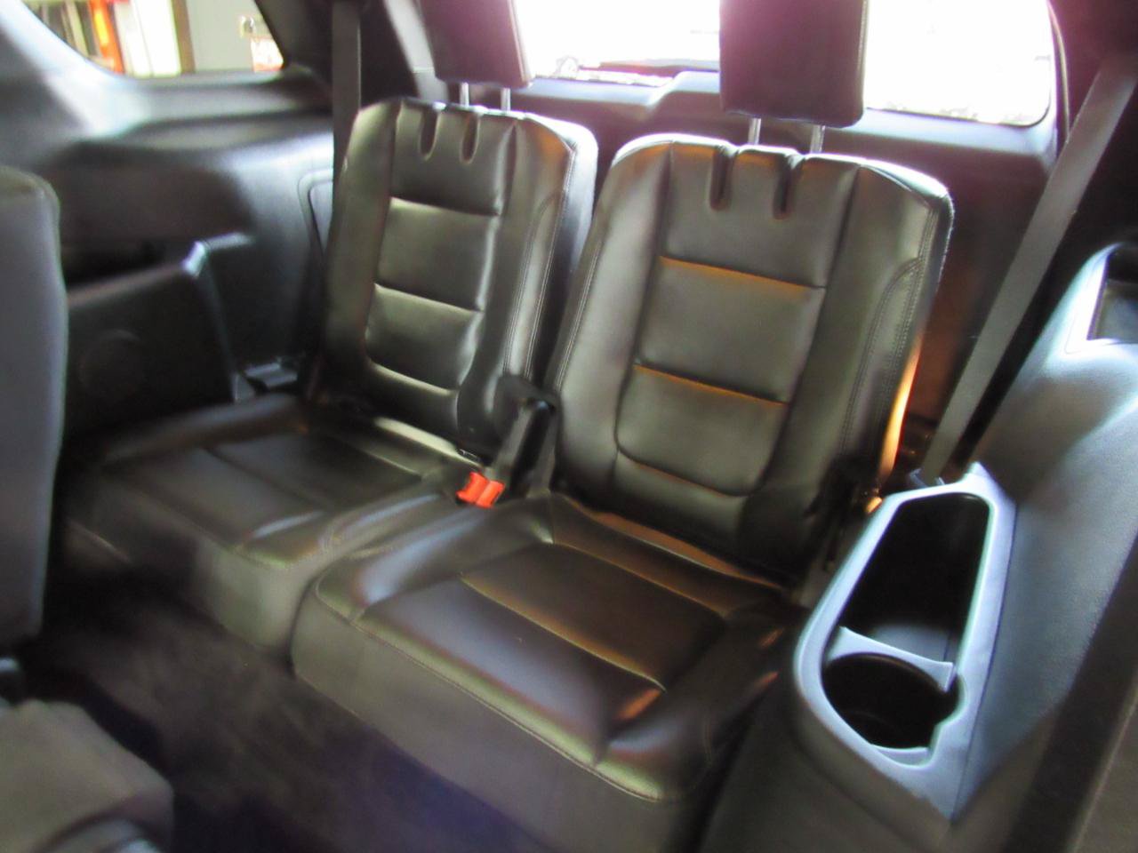 Used 2017 Ford Explorer XLT w/ Equipment Group 202A AWD/4WD image 30