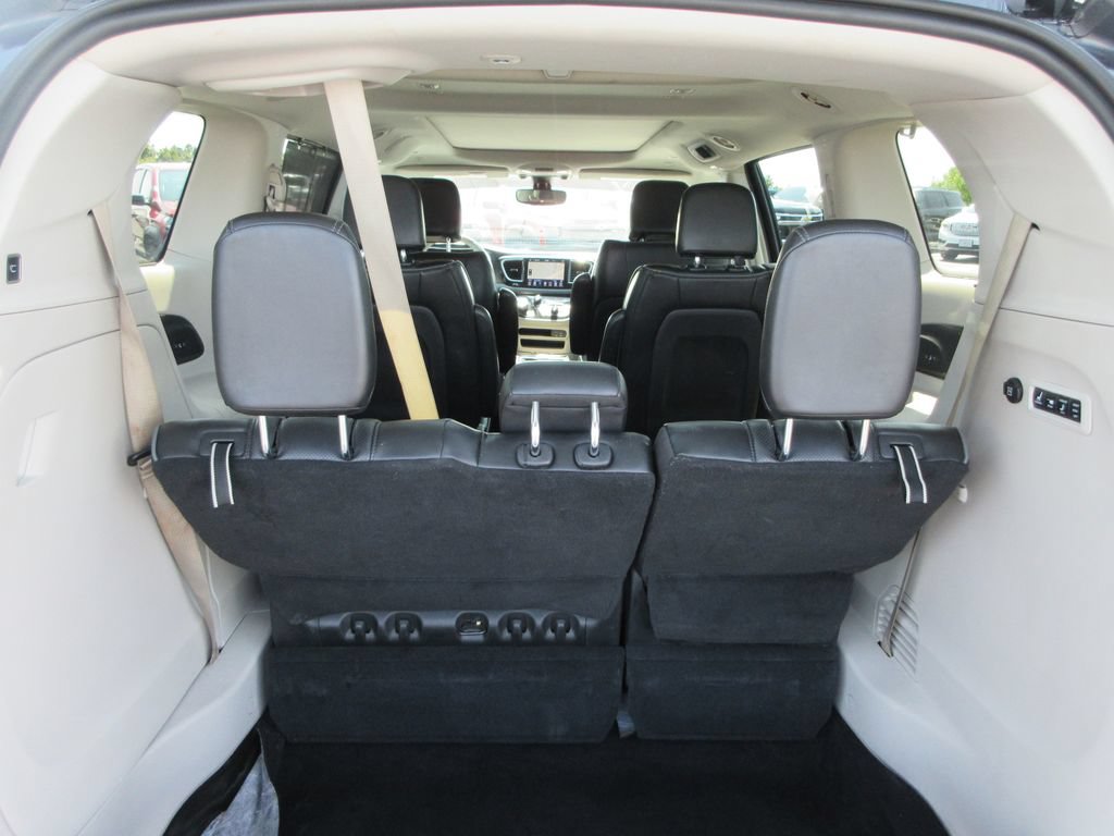 Used 2020 Chrysler Pacifica Limited FWD image 12