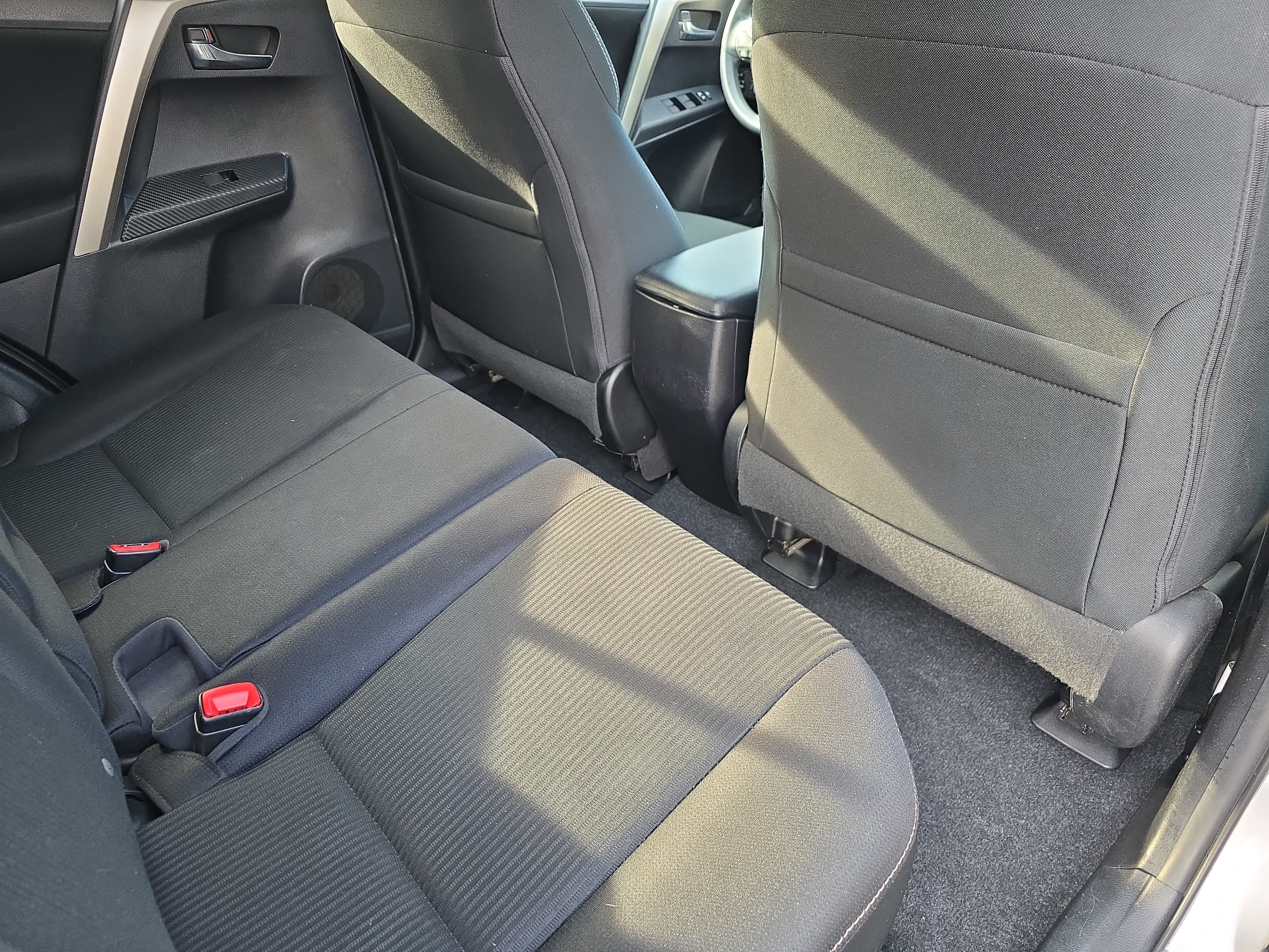 Used 2015 Toyota RAV4 XLE FWD image 11