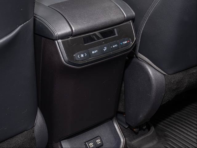Used 2021 Toyota Highlander XLE AWD/4WD image 20
