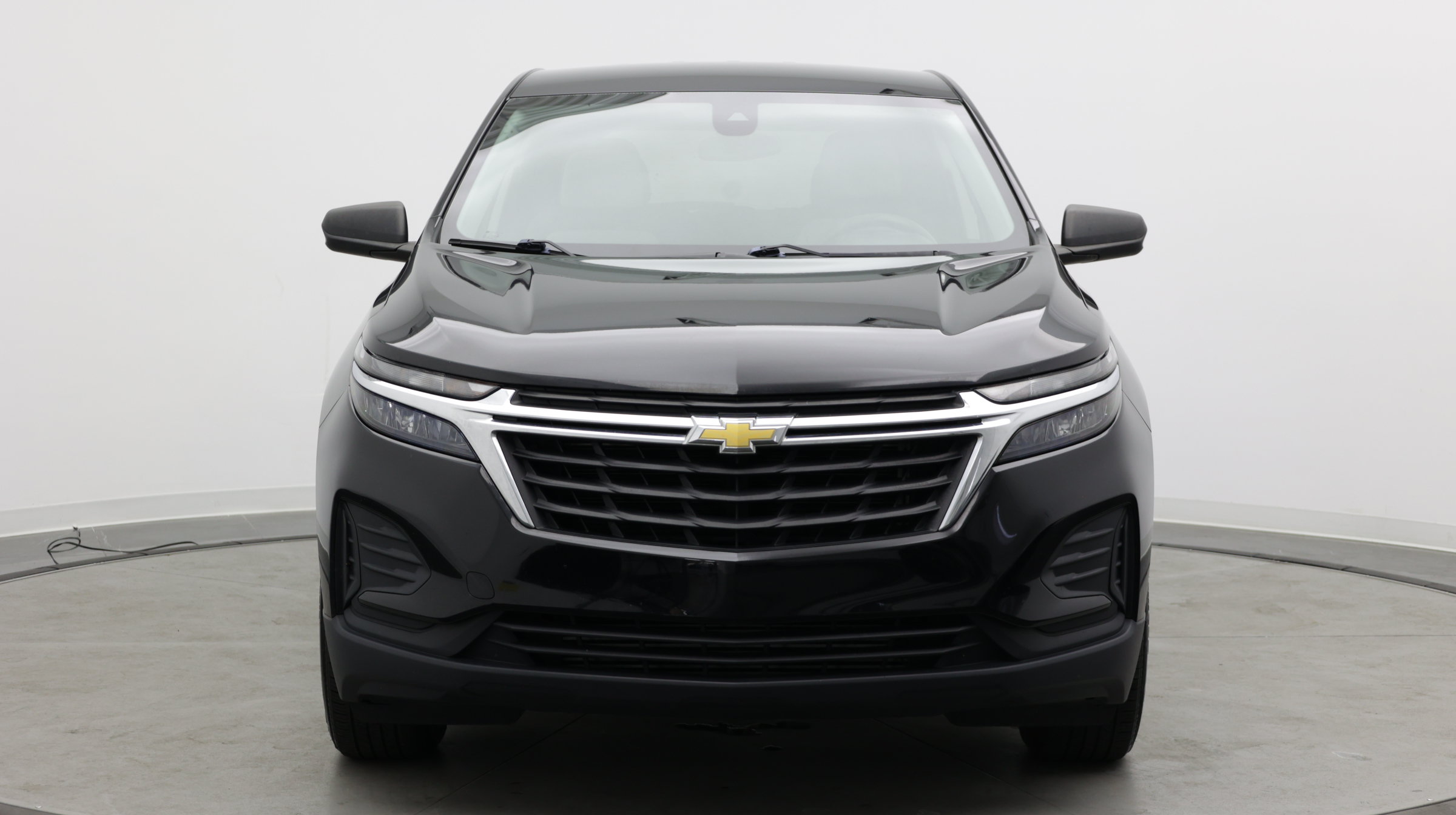 Used 2022 Chevrolet Equinox LS AWD/4WD image 2