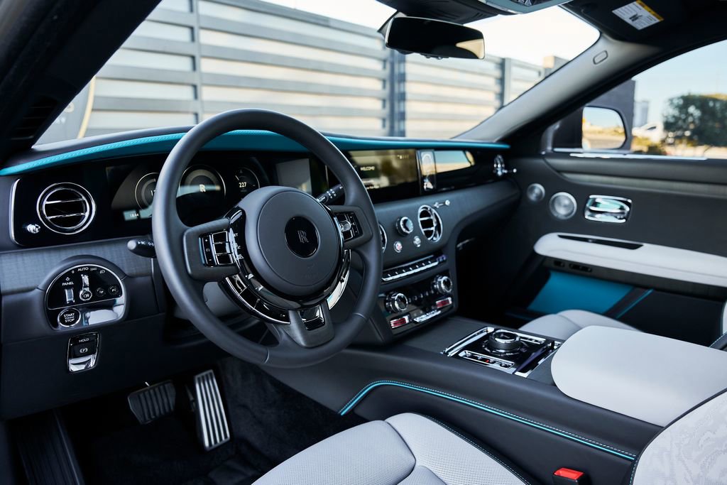 Used 2025 Rolls-Royce Ghost AWD/4WD image 2
