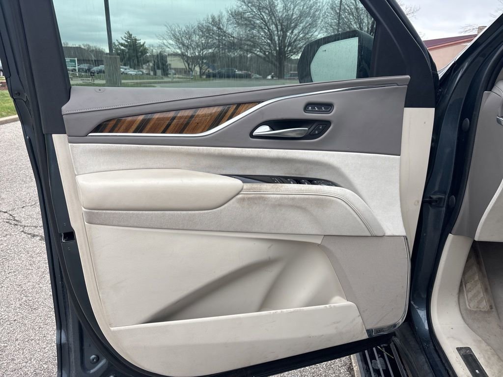 Used 2021 Cadillac Escalade Premium Luxury Platinum image 13