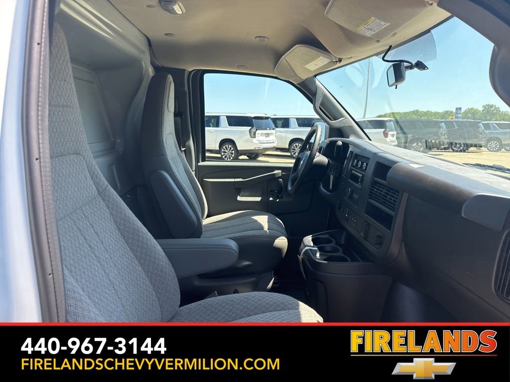 New 2025 Chevrolet Express 2500 Work Van w/ Driver Convenience Package image 28