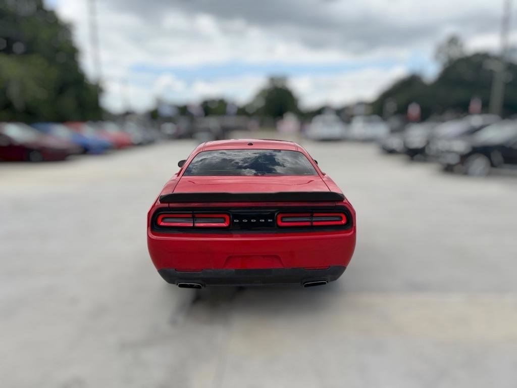 Used 2015 Dodge Challenger SXT RWD image 10