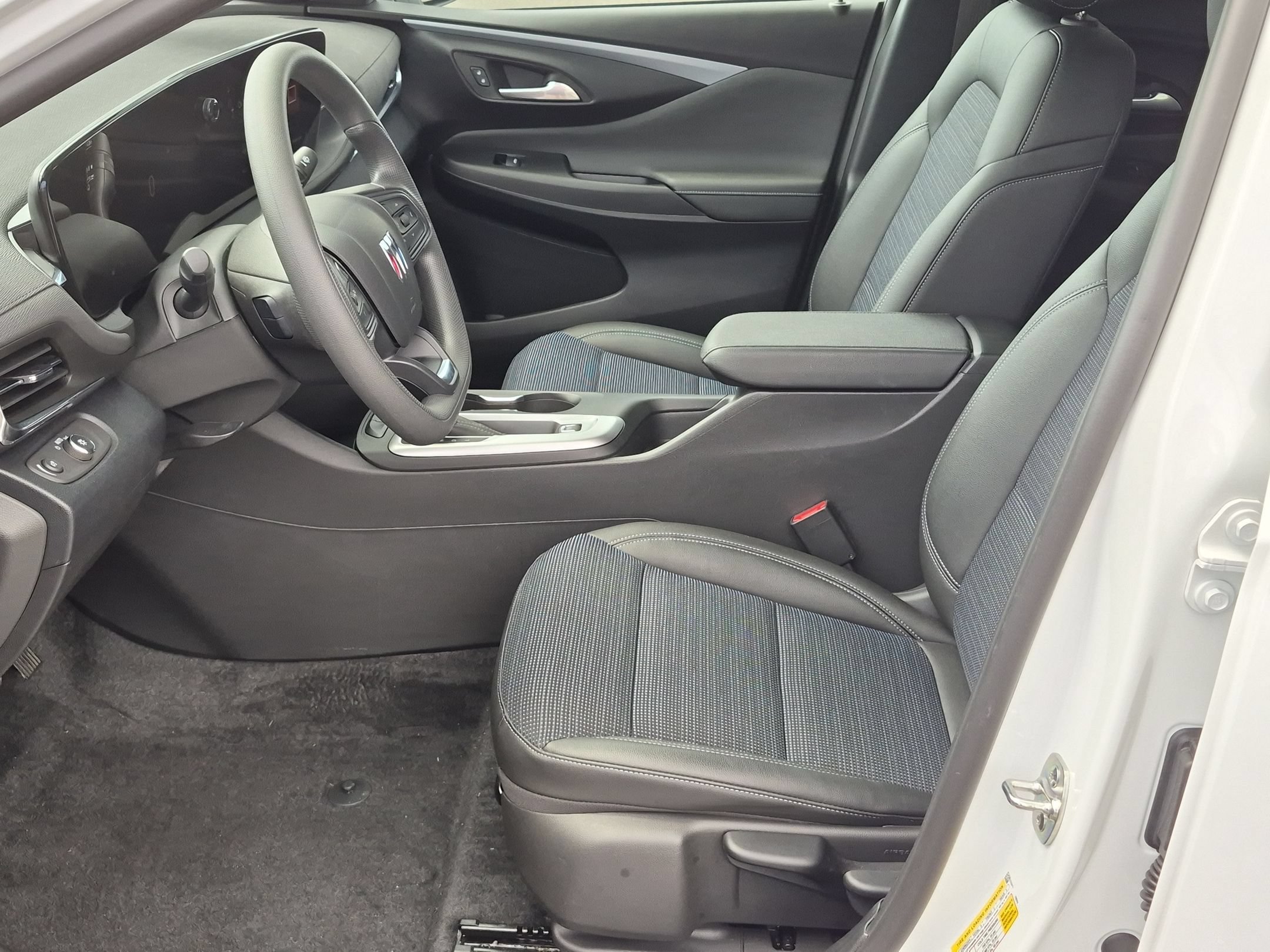 Certified 2025 Buick Envista Preferred w/ Advanced Safety Package FWD image 17