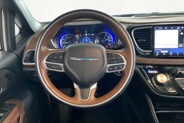 Used 2021 Chrysler Pacifica Limited w/ Uconnect Theater Family Group image 8