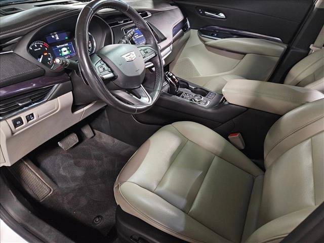 Used 2023 Cadillac XT4 Luxury w/ Cold Weather Package FWD image 10