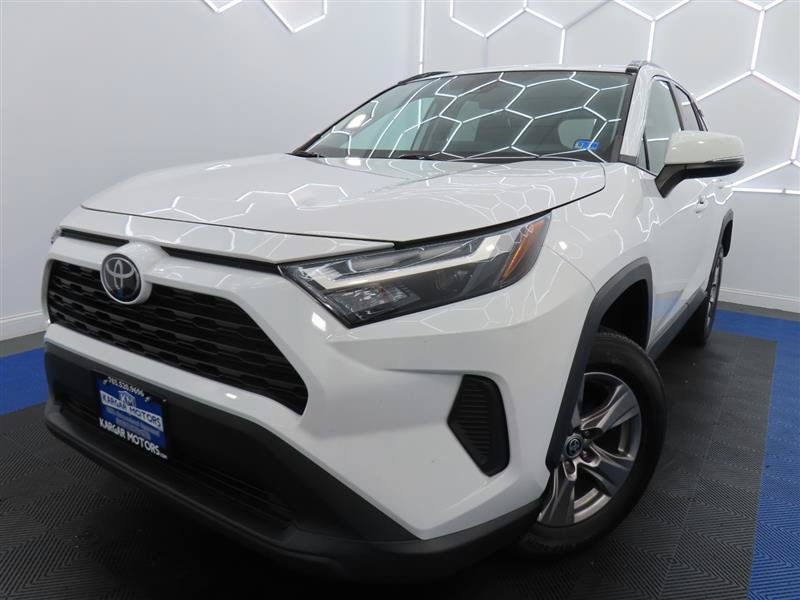 Used 2022 Toyota RAV4 XLE FWD image 1