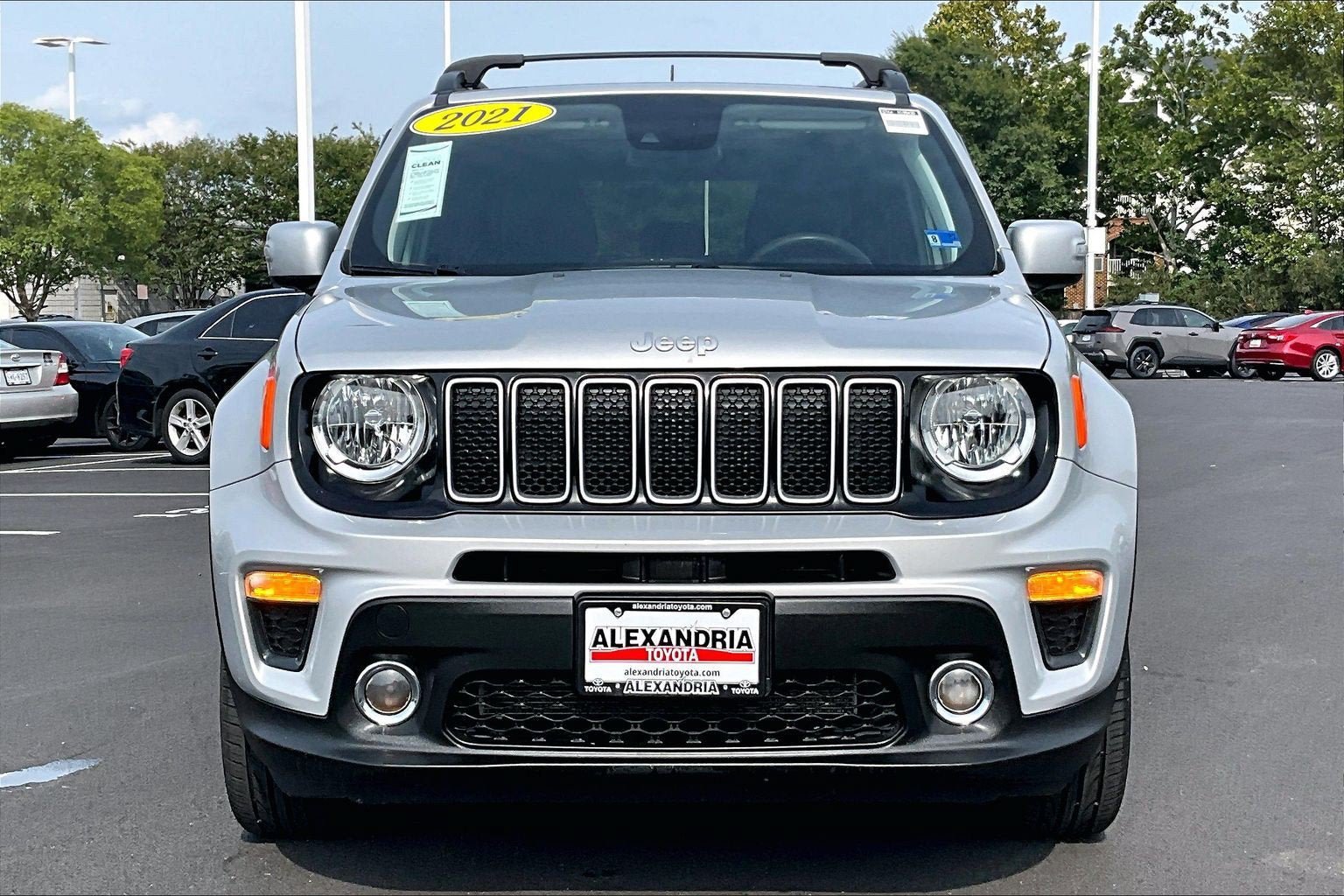 Used 2021 Jeep Renegade Latitude AWD/4WD image 3
