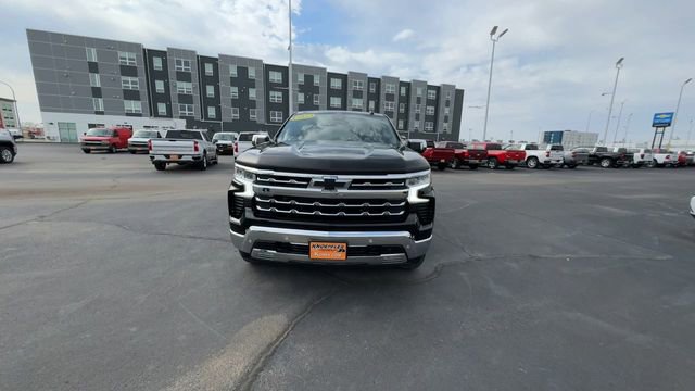 Used 2025 Chevrolet Silverado 1500 LTZ image 3