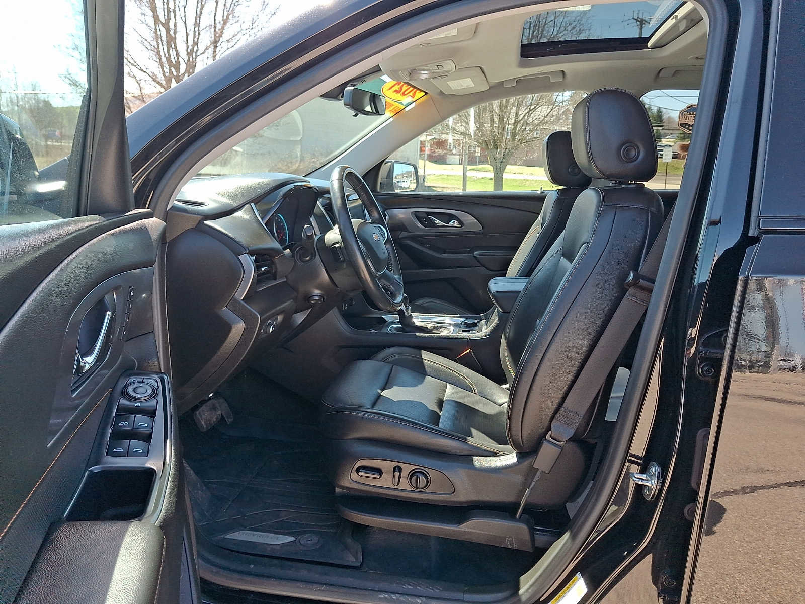 Used 2021 Chevrolet Traverse Premier w/ Redline Edition AWD/4WD image 16