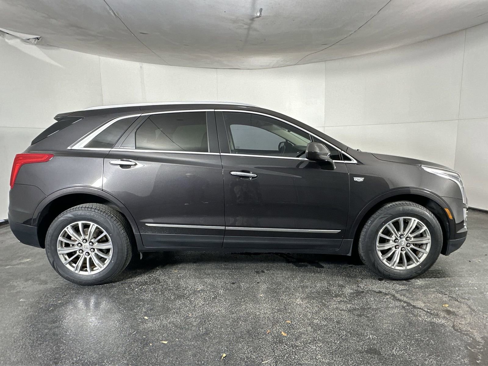 Used 2018 Cadillac XT5 Luxury w/ Driver Awareness Package image 9