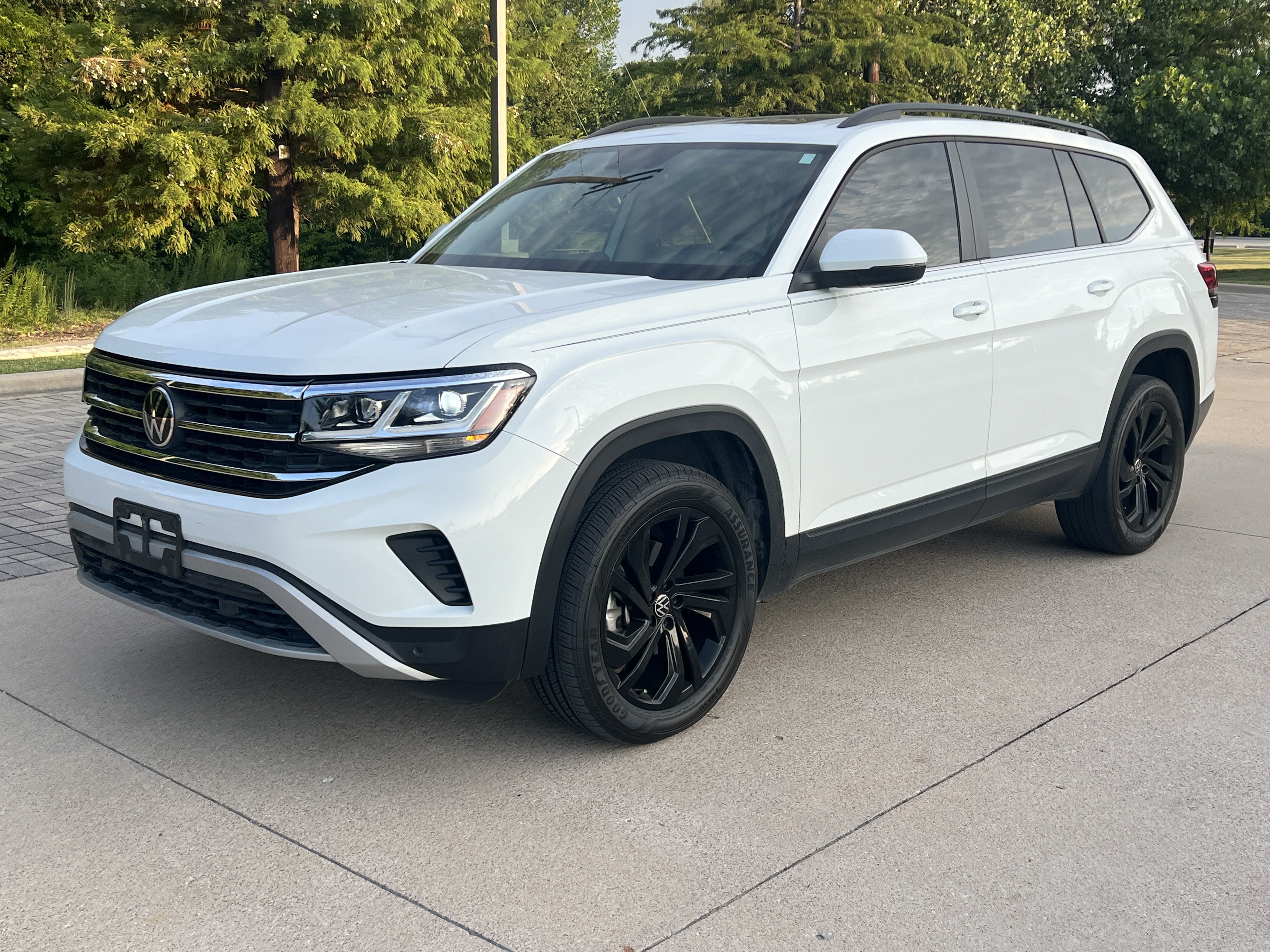Certified 2023 Volkswagen Atlas SE w/ Panoramic Sunroof Package FWD image 4