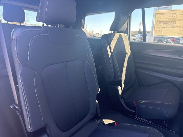 New 2026 Jeep Grand Cherokee L Laredo image 32