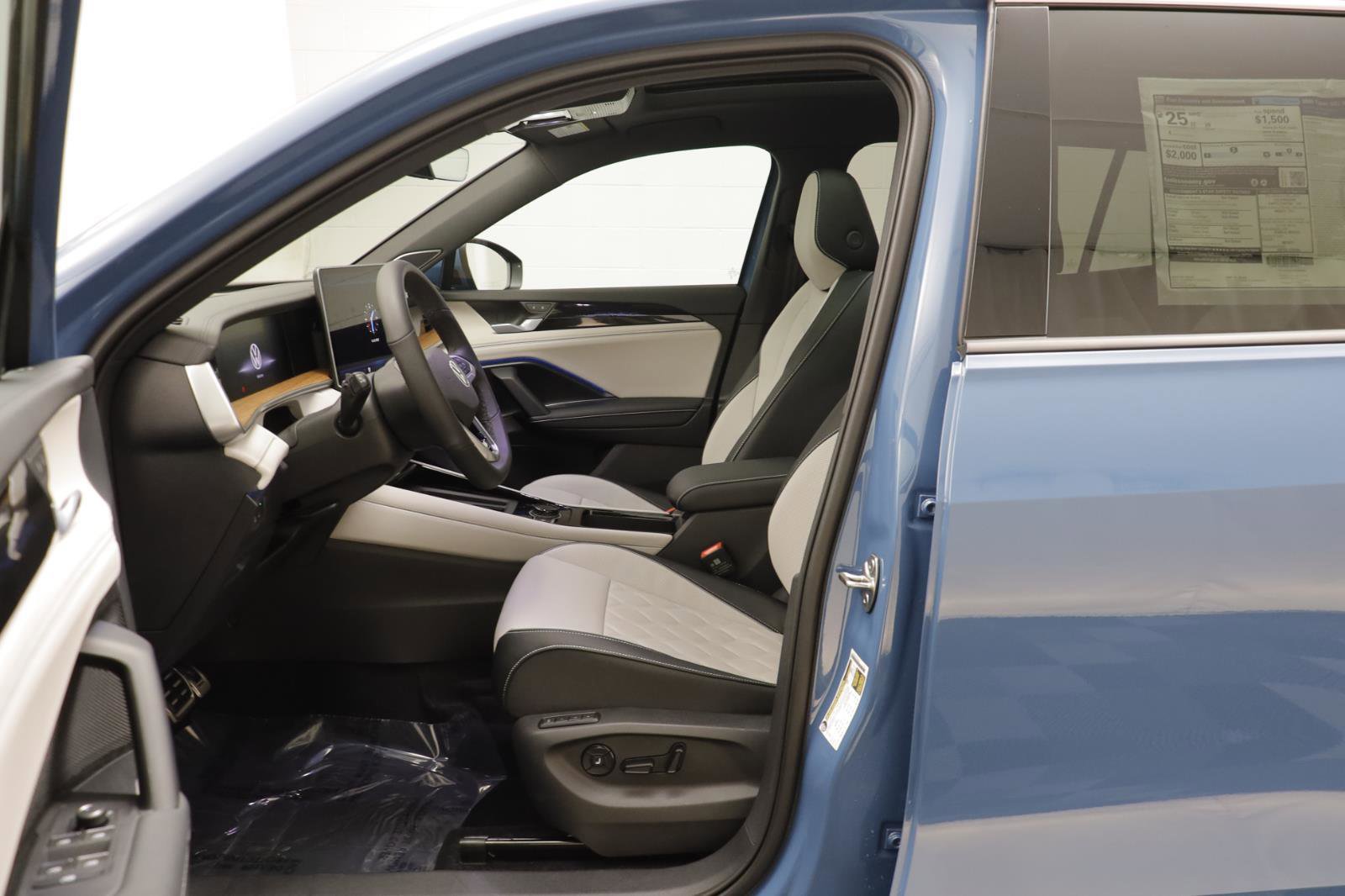 New 2026 Volkswagen Tiguan SEL R-Line image 5