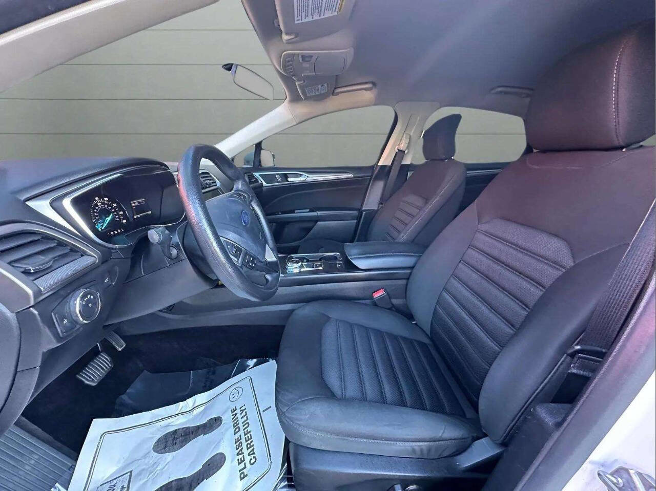 Used 2017 Ford Fusion SE w/ Fusion SE Technology Package image 13