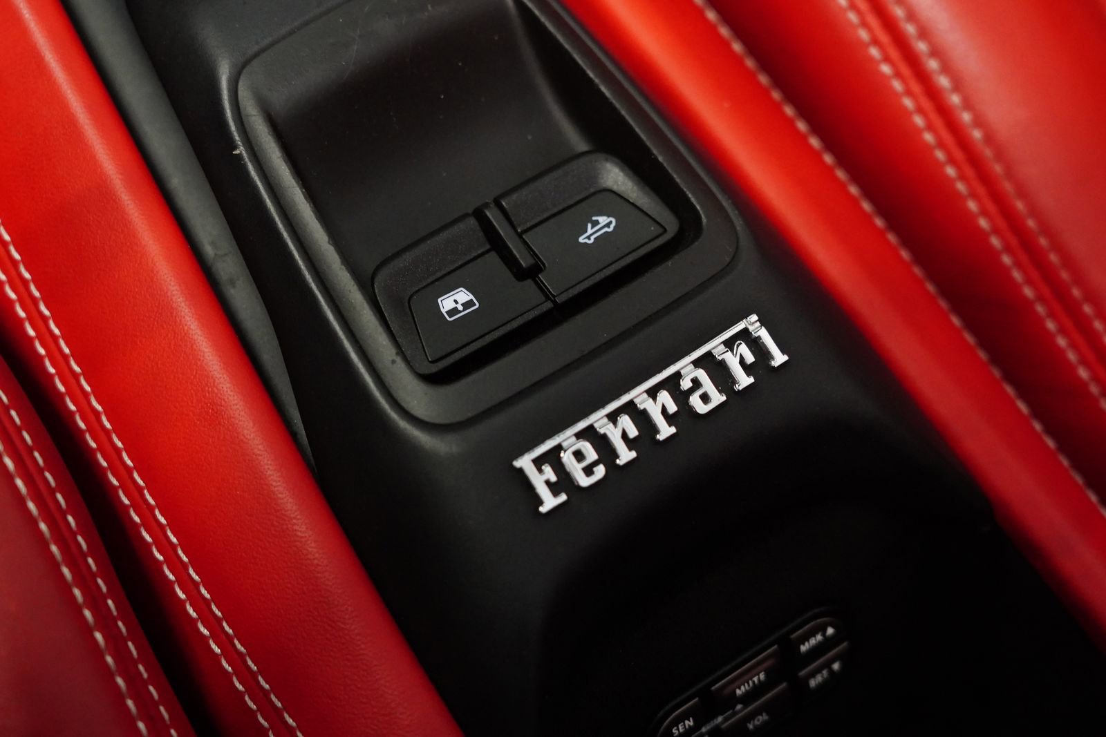 Used 2021 Ferrari F8 Tributo RWD image 30