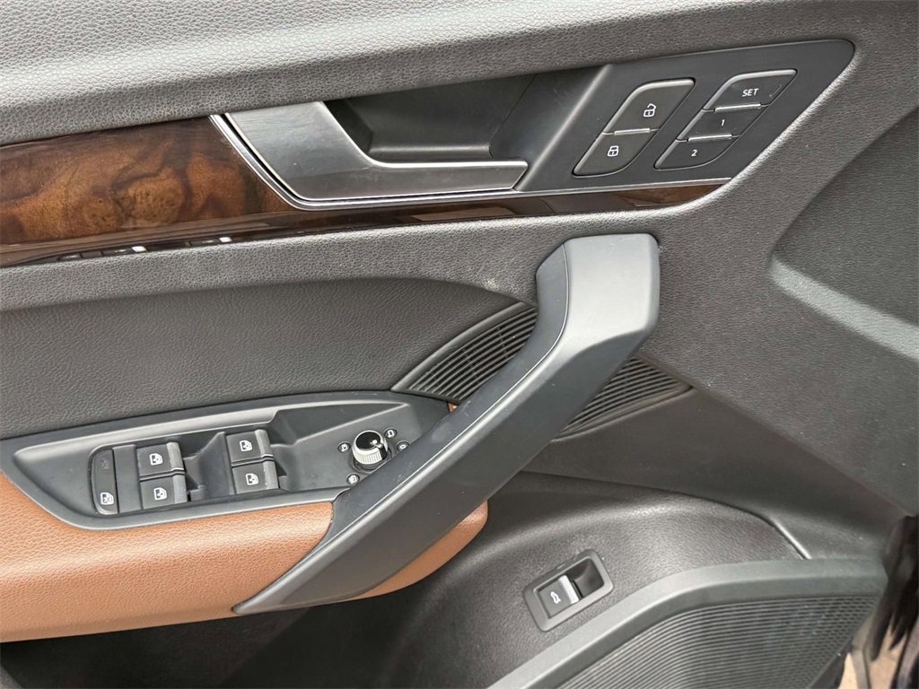 Used 2018 Audi Q5 2.0T w/ Premium Plus Package image 16