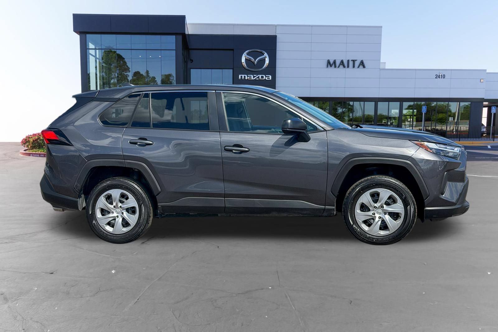 Used 2025 Toyota RAV4 LE AWD/4WD image 2