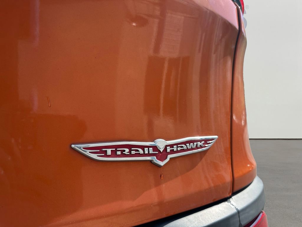 Used 2016 Jeep Cherokee Trailhawk w/ Comfort/Convenience Group AWD/4WD image 31