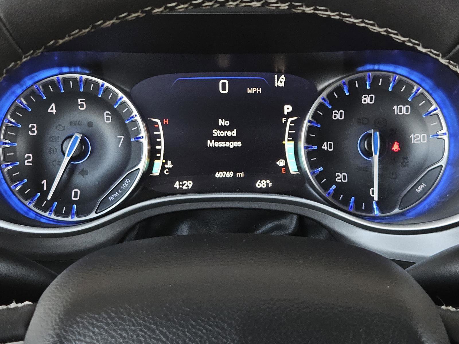 Used 2023 Chrysler Pacifica Touring-L image 19