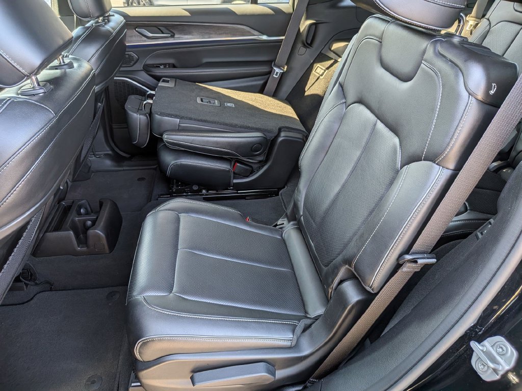 Used 2023 Jeep Grand Cherokee L Overland AWD/4WD image 32