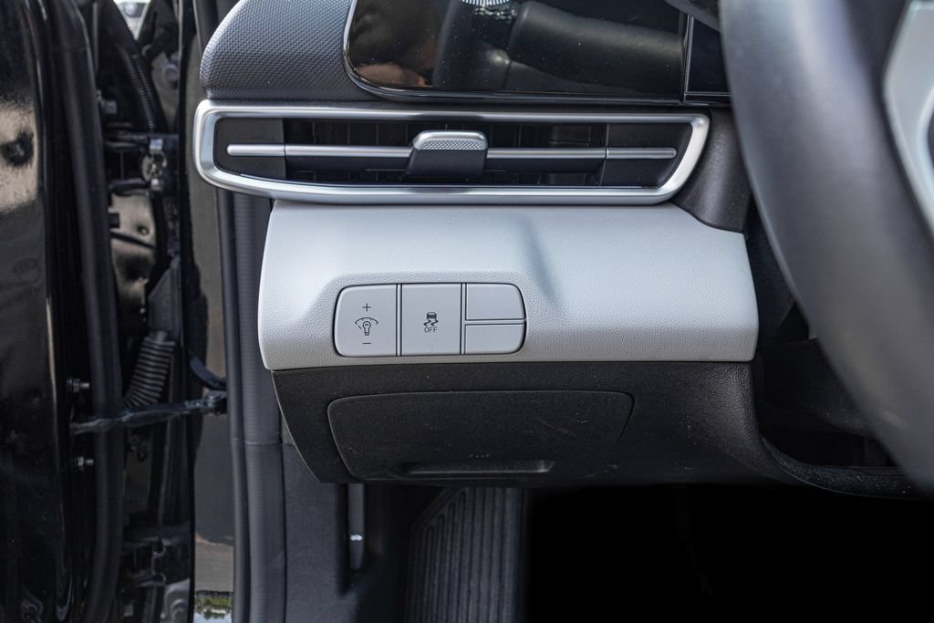 Certified 2024 Hyundai Elantra Limited FWD image 28