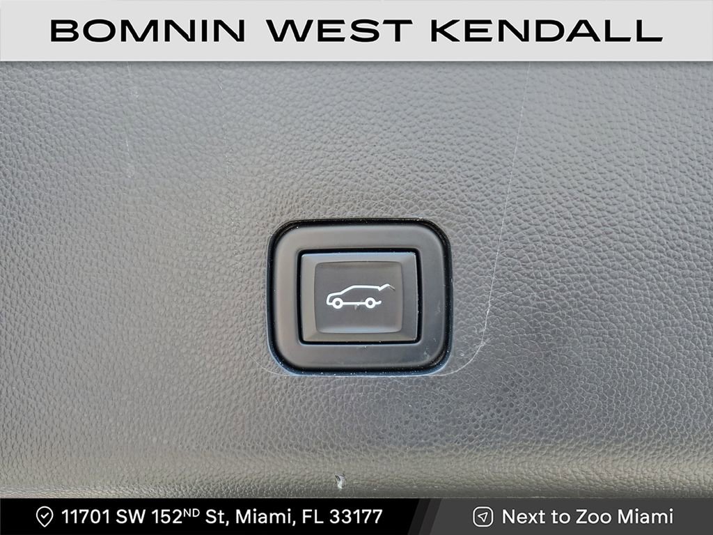 Used 2021 Chevrolet Traverse LT image 14