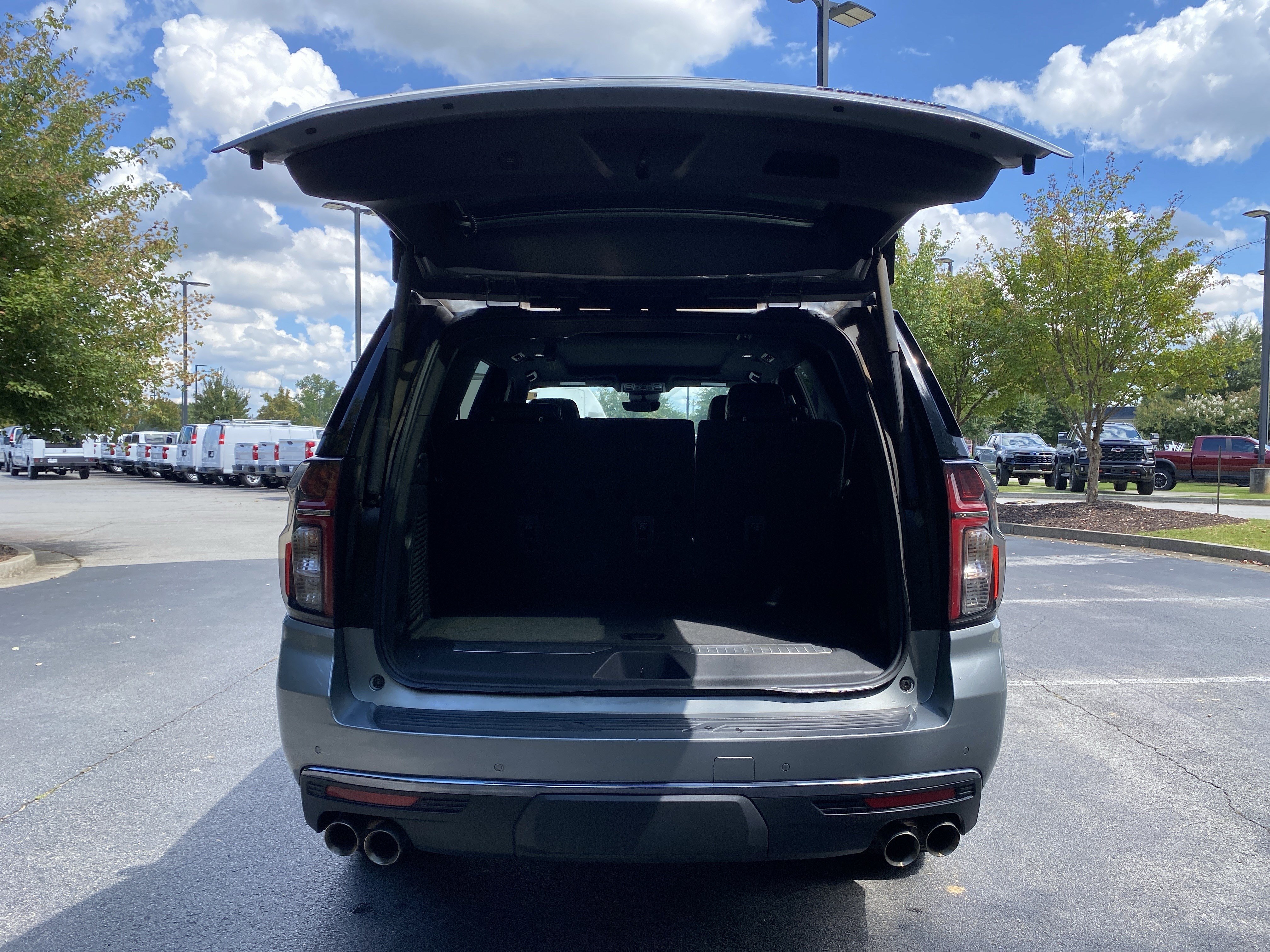 Used 2023 Chevrolet Tahoe Premier AWD/4WD image 11