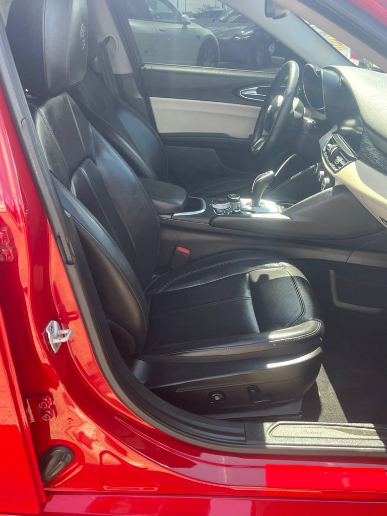 Used 2020 Alfa Romeo Giulia RWD image 15