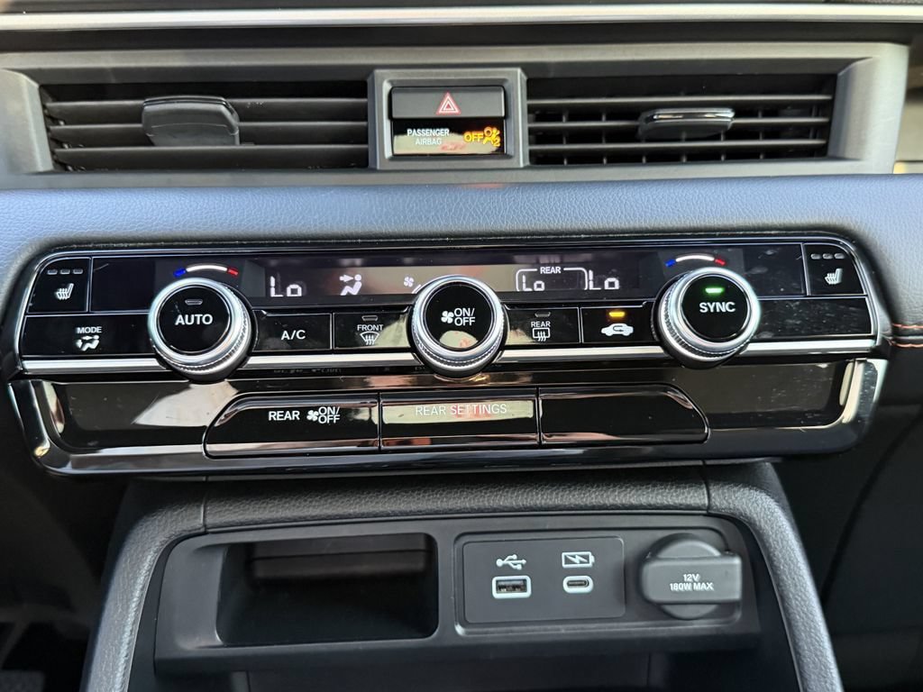 Used 2025 Honda Pilot Sport image 23