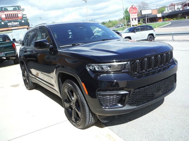 Used 2023 Jeep Grand Cherokee Altitude image 5