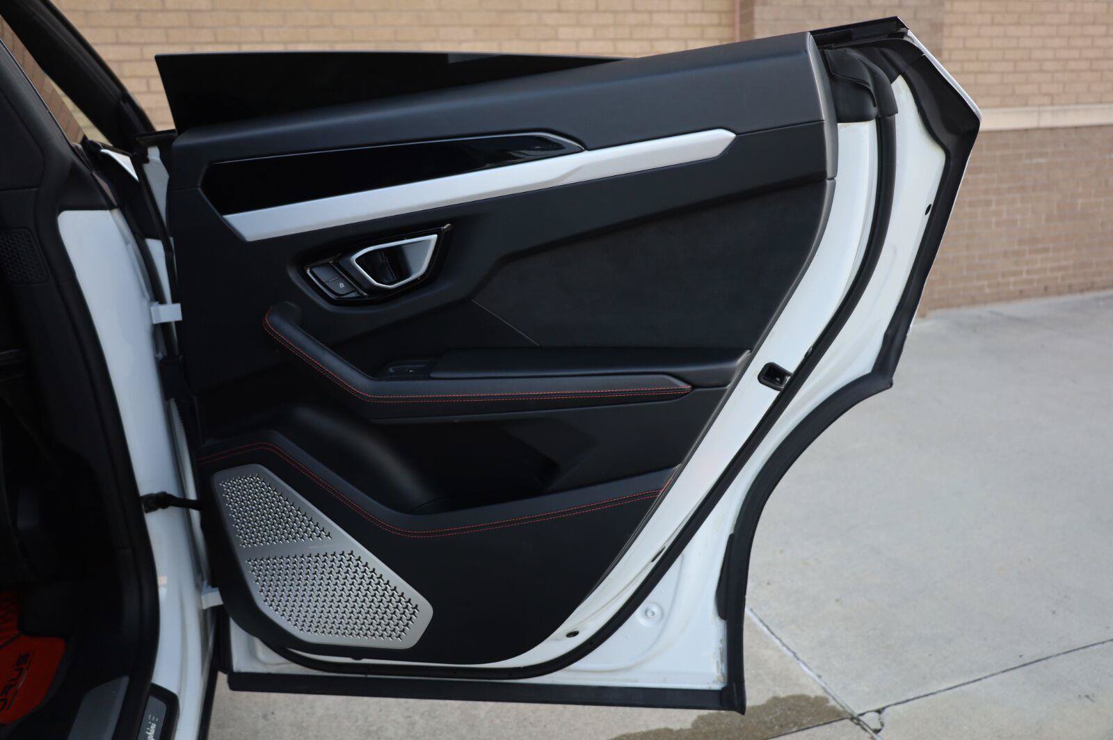Used 2019 Lamborghini Urus AWD/4WD image 30