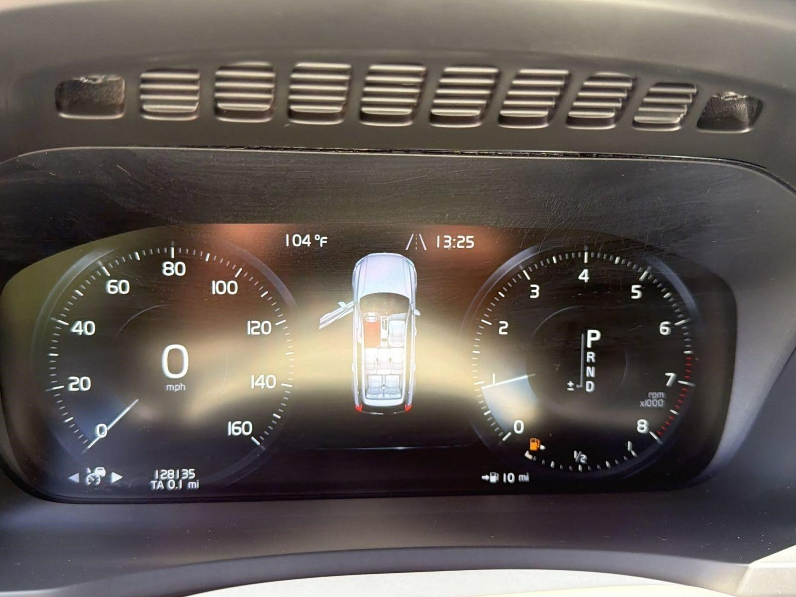 Used 2020 Volvo XC90 T5 Momentum w/ Protection Package Premier FWD image 20