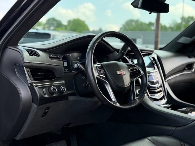 Used 2020 Cadillac Escalade Platinum AWD/4WD image 8