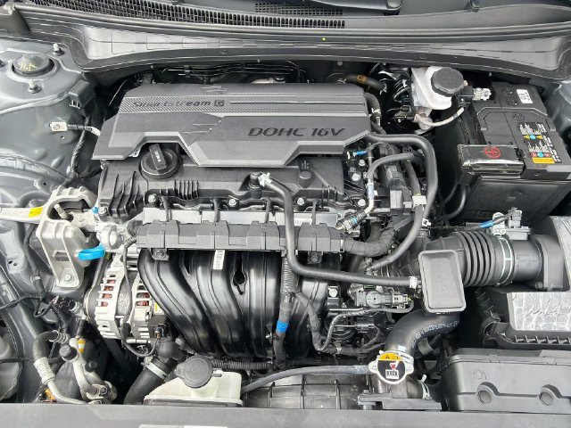 Used 2025 Hyundai Elantra SEL FWD image 28