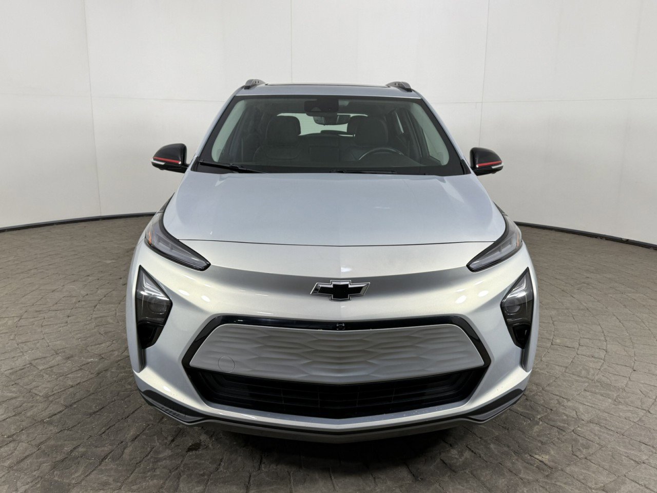 Used 2023 Chevrolet Bolt EUV Premier w/ Sun & Sound Package FWD image 2