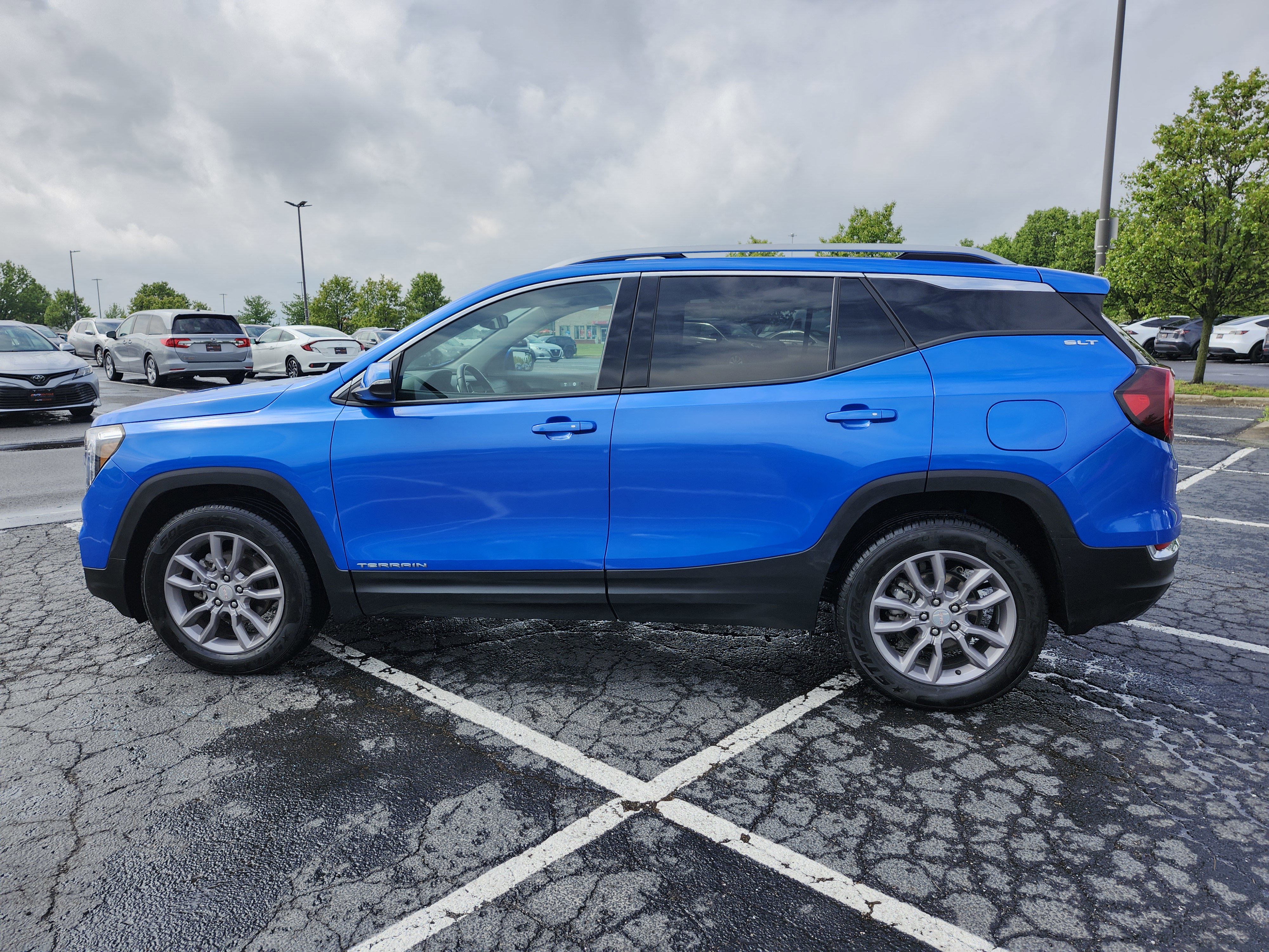 Used 2024 GMC Terrain SLT AWD/4WD image 14