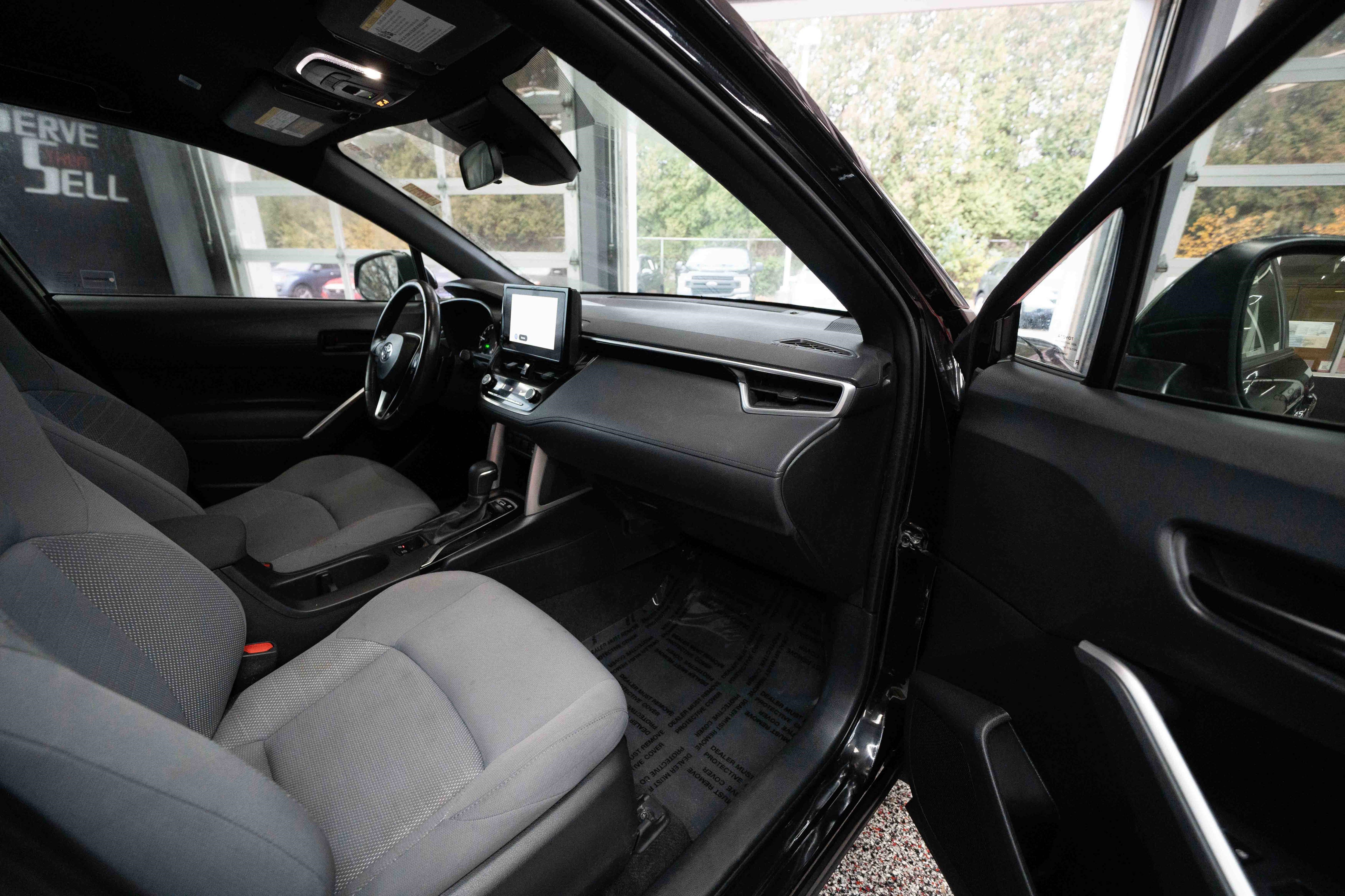 Used 2023 Toyota Corolla Cross SE image 26