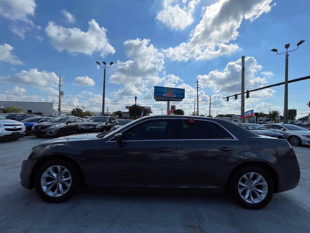 Used 2016 Chrysler 300 Limited RWD image 16