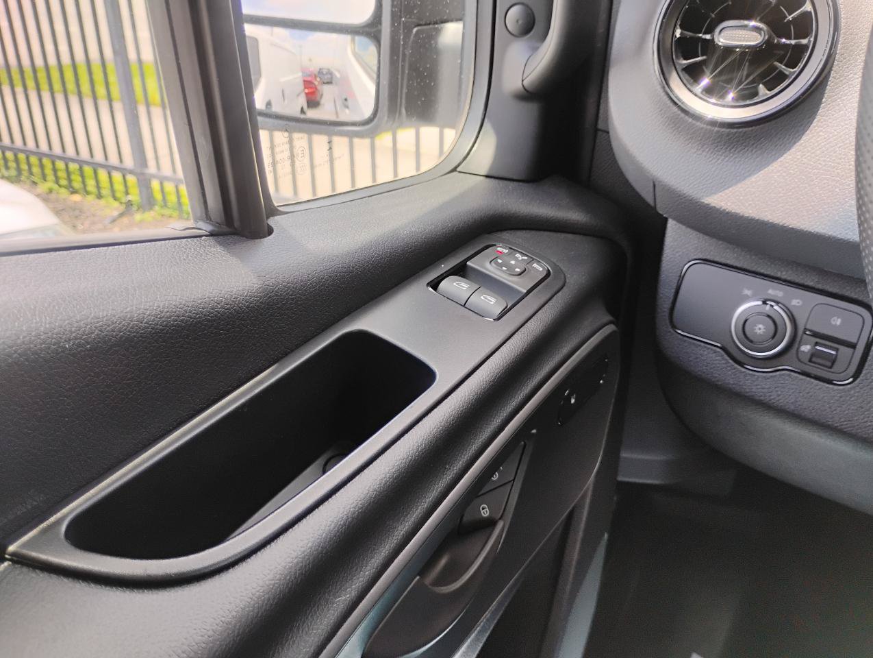 Used 2025 Mercedes-Benz Sprinter 2500 image 40