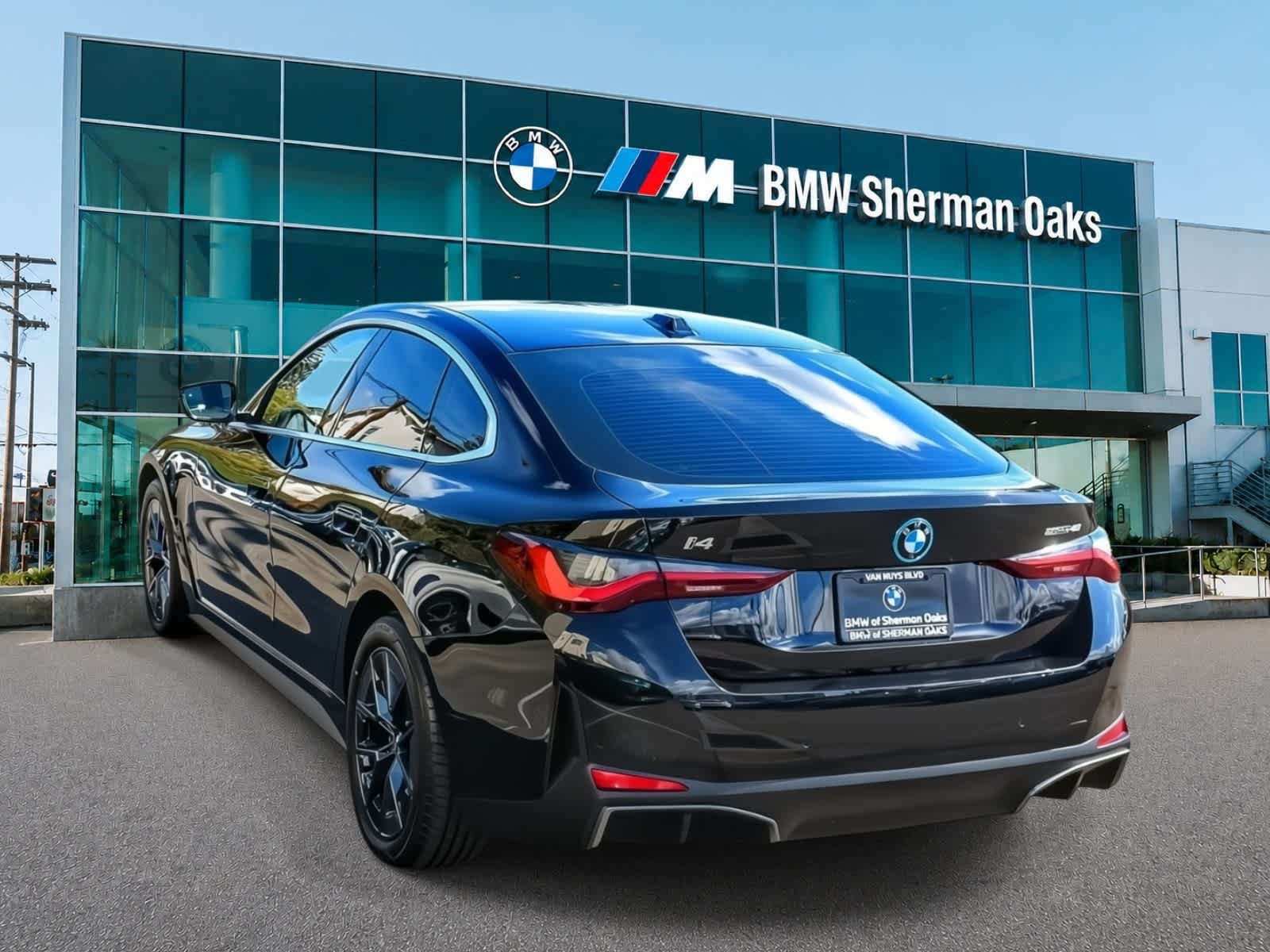 Used 2025 BMW i4 eDrive40 w/ Driving Assistance Package RWD image 6