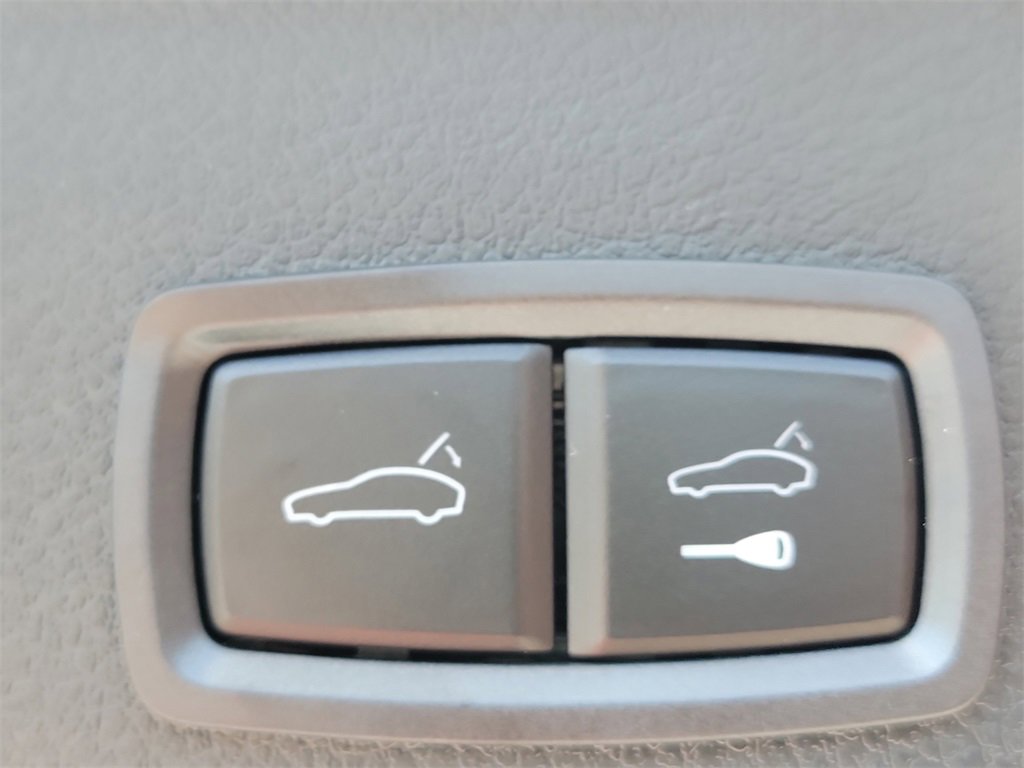 New 2026 Porsche Macan image 18