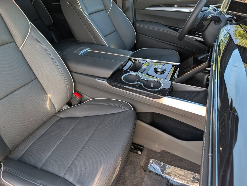 New 2026 Cadillac Escalade Sport w/ LPO, ONYX Package AWD/4WD image 21