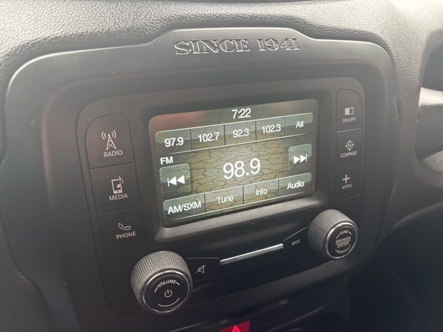 Used 2017 Jeep Renegade Latitude image 19