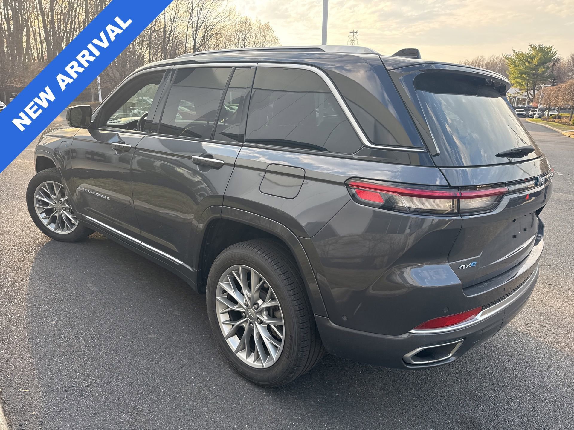 Used 2023 Jeep Grand Cherokee Summit w/ Advanced Protech Group IV image 4