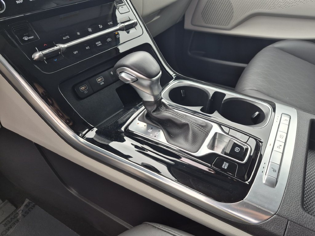 Certified 2024 Kia Carnival EX FWD image 10